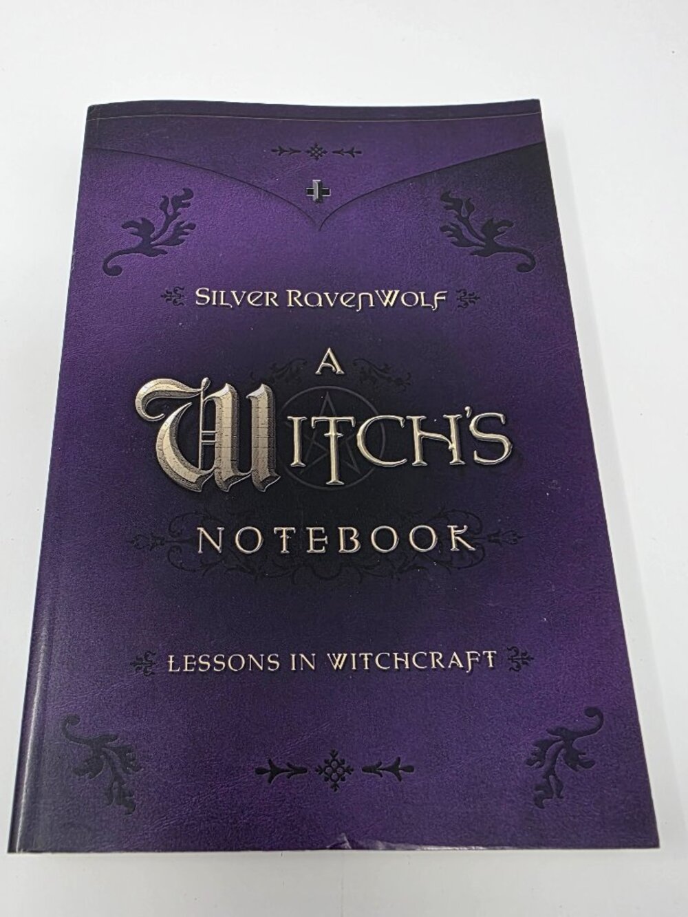 A Witch's Notebook: Lessons in Witchcraft - Silver Ravenwolf